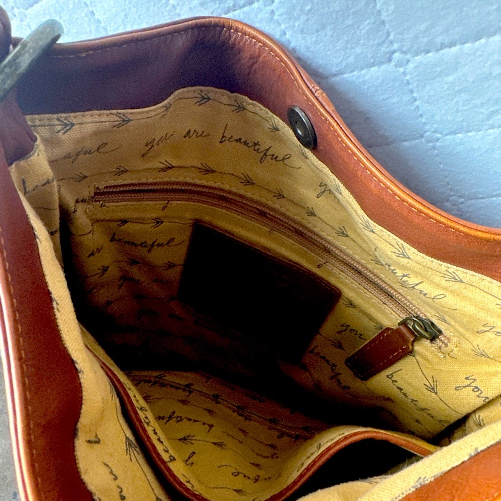 Lisa Leonard 100% leather hobo crossbody